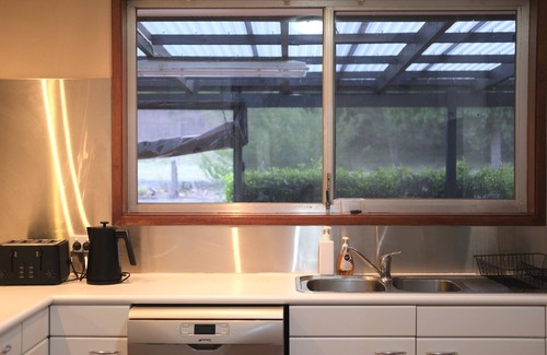 Wanniassa House | Cozy 3BR Mountain View Retreat with Privacy & Family Amenities