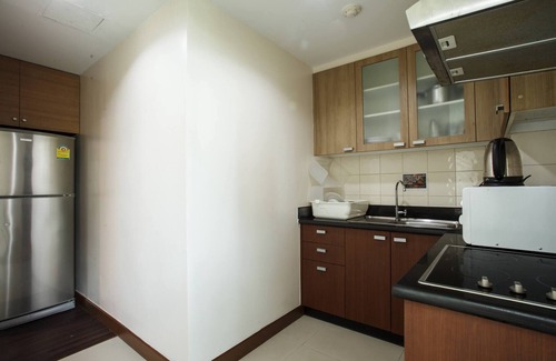 Khlong Toei Nuea Apartment | Modern 2-Bedroom Retreat in Downtown Bangkok Near Transit
