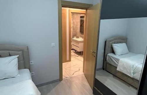 Basaksehir Apartment | Cozy 3istanbul: Modern 2+1 Apartment with Pool Access