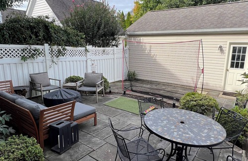 Gaithersburg House | Family-Friendly 3LVL Townhome in Prime Location