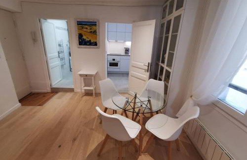 Saint-Germain-en-Laye Apartment | Prime Location Wei&Pei Apartment near RER in St Germain