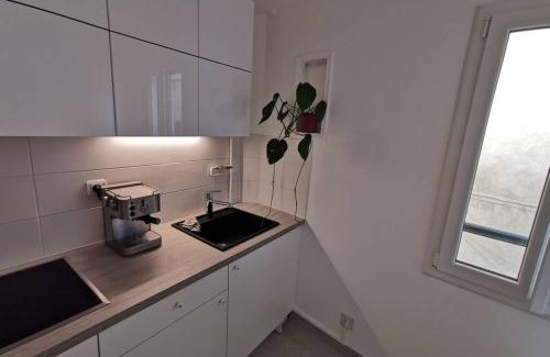 Saint-Germain-en-Laye Apartment | Prime Location Wei&Pei Apartment near RER in St Germain