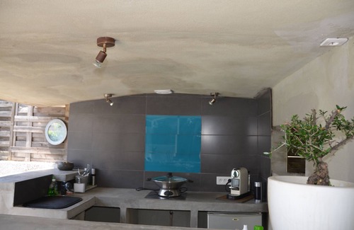 Perols Villa | Relaxing Comfort with Ocean Views & Salt Pool, 9.8 Rated