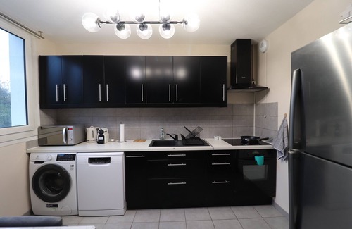 Longjumeau Apartment | 3P au Bord du L'yvette! Avec Terrasse, TV 4K et 2 Chambres Très Confortables