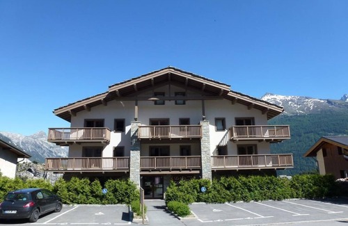Aussois Apartment | Comfortable Balcony Room with View in Aussois Resort