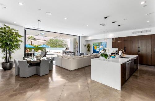 Araby Cove Villa | Cozy Holiday Homes in California, USA for Every Family