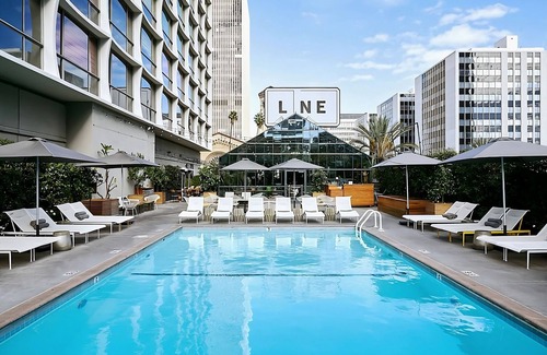 Wilshire Center House | Scenic Hollywood Hills View Double Rooms at The LINE Hotel