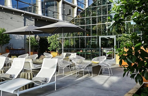 Wilshire Center House | Scenic Hollywood Hills View Double Rooms at The LINE Hotel