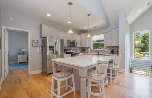 Sherrills Ford House | "3X THE FUN" at Lytton's Hideaway! Pet friendly! Sleeps up to 14! Boat Rental!