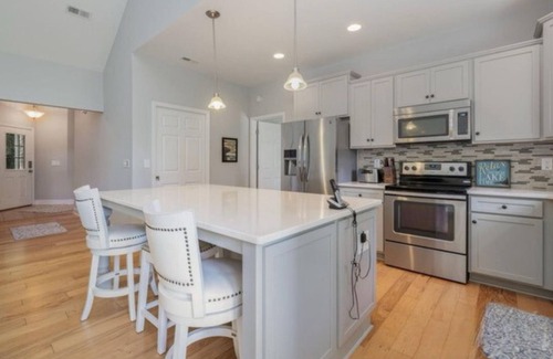 Sherrills Ford House | "3X THE FUN" at Lytton's Hideaway! Pet friendly! Sleeps up to 14! Boat Rental!