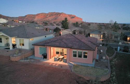 Kanab House | Pet-Friendly Retreat at 3x3 Sanctuary - Kanab, UT