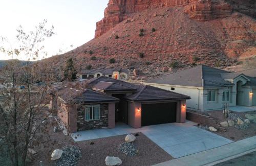 Kanab House | Pet-Friendly Retreat at 3x3 Sanctuary - Kanab, UT