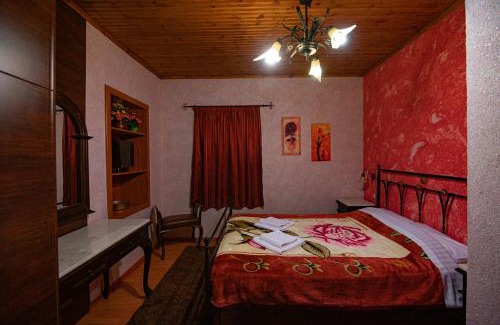 Mesaia Trikala House | Unforgettable 4 ΕΠΟΧΕΣ: Family-Friendly Retreat with Hot Tub