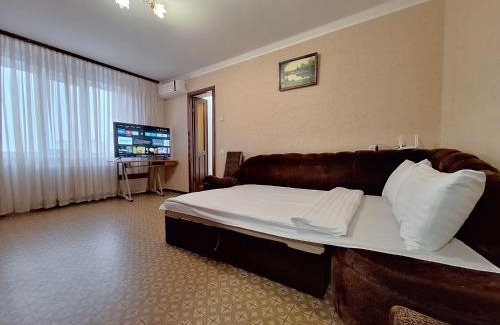 Sukhinovka Apartment | Cozy 4-Bedroom Balcony Retreat at Alex Apartments