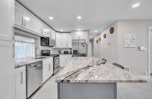 Pompano Beach House | Beach House with Salt-Heated Pool - 4 Min to Ocean