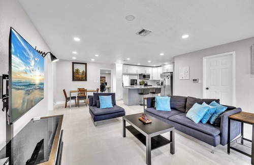 Pompano Beach House | Beach House with Salt-Heated Pool - 4 Min to Ocean