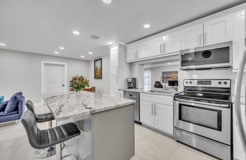 Pompano Beach House | Beach House with Salt-Heated Pool - 4 Min to Ocean