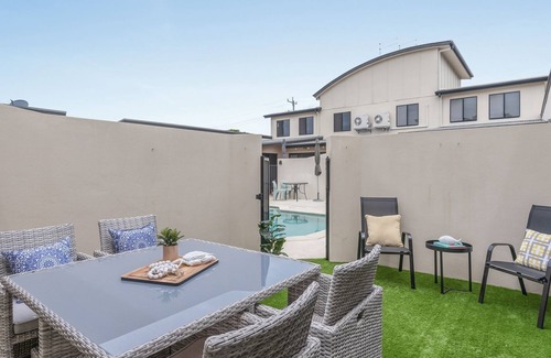 Evans Head House | Modern Unit with Pool and Ocean View in City Center