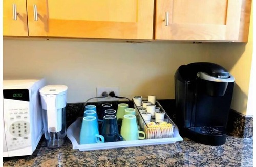 Armour Square House | Guest Rated 10/10: Chic Condo Near McCormick Place