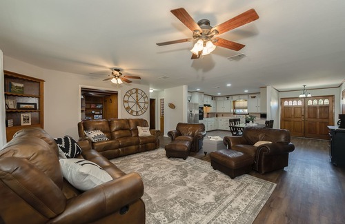 College Station House | Ideal Home in Aggieland: Pool Table & Spacious Yard