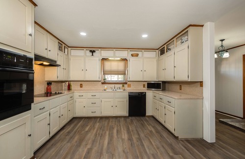 College Station House | Ideal Home in Aggieland: Pool Table & Spacious Yard