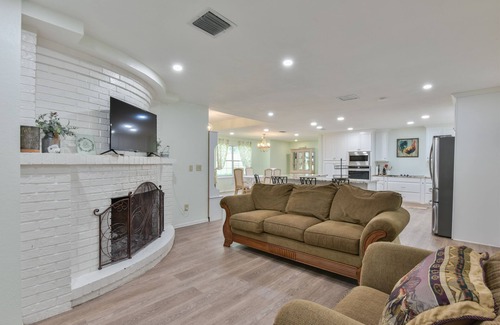 Fellowship House | Picturesque 10 Acre Horse Farm - Steps from WEC