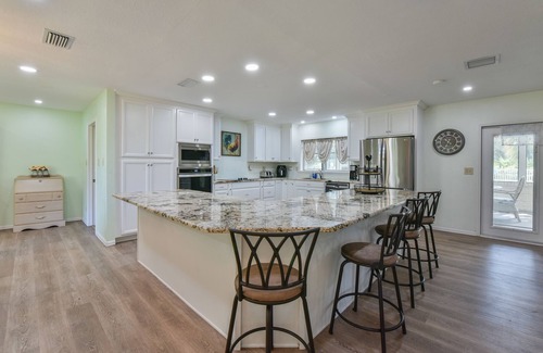 Fellowship House | Picturesque 10 Acre Horse Farm - Steps from WEC