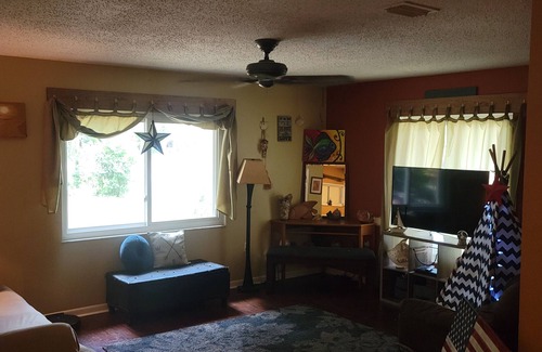 Homosassa House | Experience Comfort Just 4.5 Miles from Macraes Boat Ramp