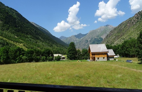 La Chapelle-en-Valgodemard Apartment | Inviting Duplex Apartment with Pool and Balcony for Families