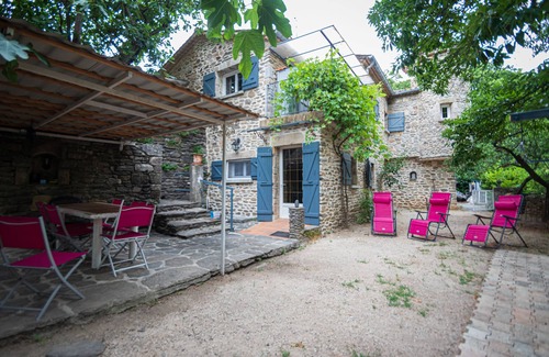Gravieres House | Cozy Gîte for 4-6 Guests in Beautiful Garidels Estate