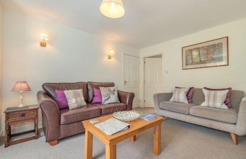 Crewe House | Exceptional Stay at 4 Aldelyme Court - Rated 10/10!