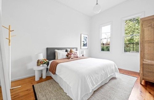 Northcote House | 4 b/r house in Westgarth/Northcote with huge garden 15 min to tennis.