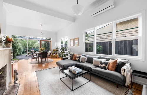 Northcote House | 4 b/r house in Westgarth/Northcote with huge garden 15 min to tennis.