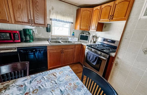 West Newton House | Family-Friendly 4-Bedroom Retreat Near Downtown with Views