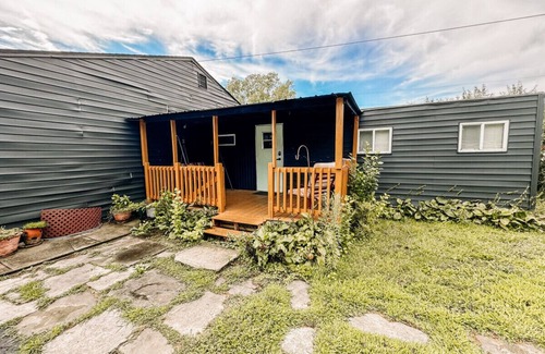 West Newton House | Family-Friendly 4-Bedroom Retreat Near Downtown with Views