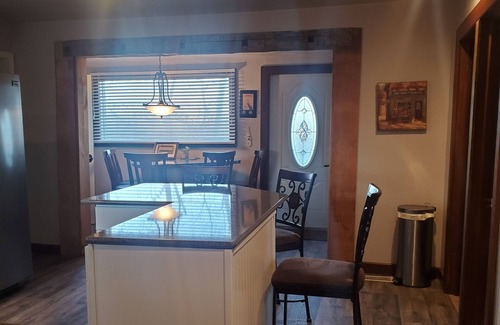 Galien House | 4 Bd 3 Ba, Sleeps 14 Private Fishing Lake, 6.5 Acres, Casinos, Wineries, & More
