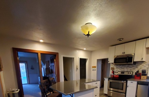 Galien House | 4 Bd 3 Ba, Sleeps 14 Private Fishing Lake, 6.5 Acres, Casinos, Wineries, & More