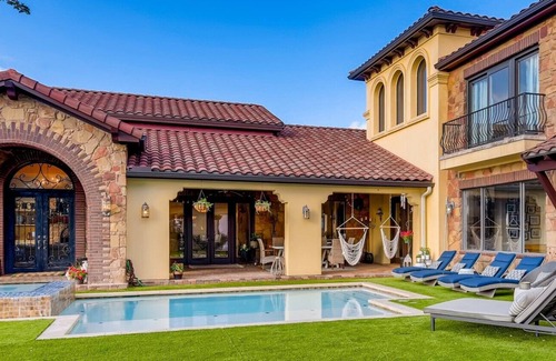 Lake Pointe House | 4 BDRM Home W/Pool & Amazing Views! Mins to Lakes, shops and restaurants