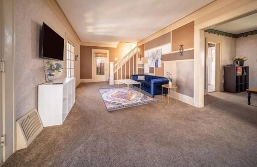 West Akron House | 4 Bdrm in Highland Square, Akron