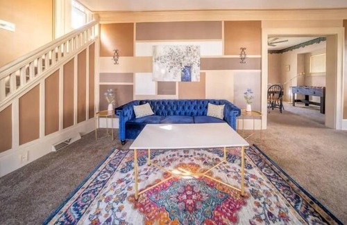 West Akron House | 4 Bdrm in Highland Square, Akron