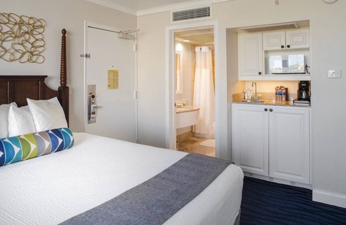 St. Pete Beach Hotel | Beach View Rooms with Balconies for Your Coastal Escape
