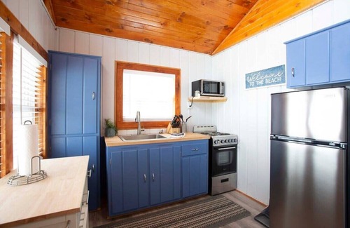 Greenbush Cabin | Beachfront Cottages with Lake Views and Modern Amenities