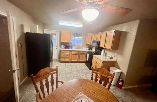Chaves County House | Spacious 4 Bed, 2 Bath Family Retreat with Lake Views