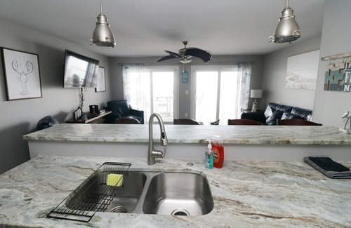 Put-in-Bay Condo | Ideal Family Retreat: 4 Bed, Oceanfront Near Downtown