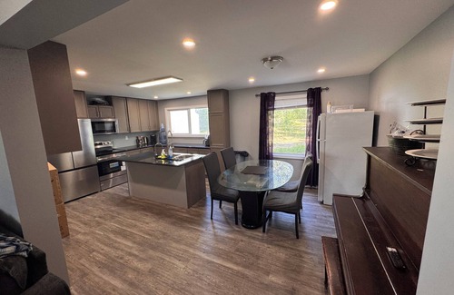 Pickle Lake House | 4 Bed 3 Bath luxury Home