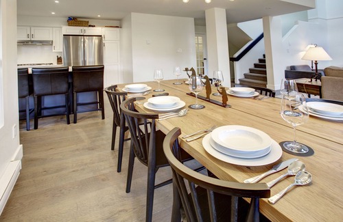 Whistler Cay Heights House | Stunning 4 Bed Townhouse with Mountain Views and Hot Tub