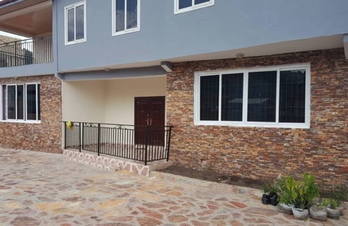 Aiyimensa House | Inviting 4 Bed Mountain View Retreat with Family Amenities