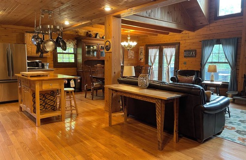 Thornton House | Family-Friendly 4 Bed White Mountain Log Home Retreat