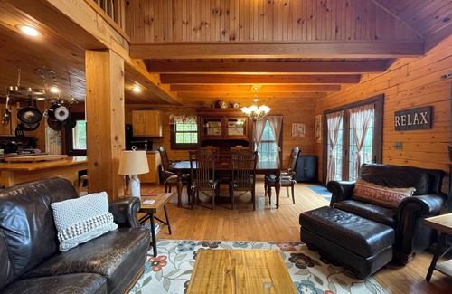 Thornton House | Family-Friendly 4 Bed White Mountain Log Home Retreat
