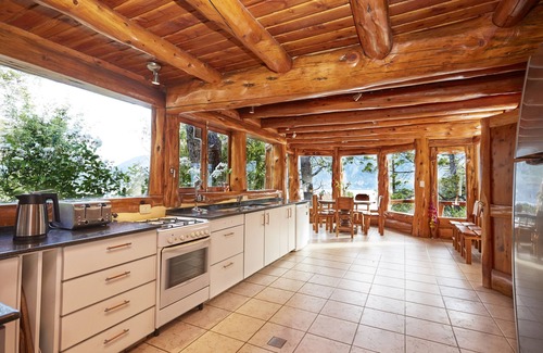 San Carlos de Bariloche House | Elegant Lakefront Retreat with Hot Tub & Modern Kitchen